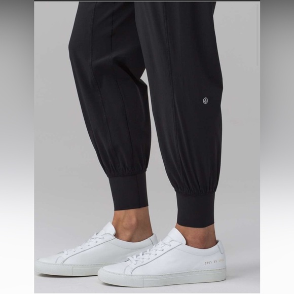 Lululemon Sun Setter Jogger (28") Black | size 4 - Picture 8 of 9